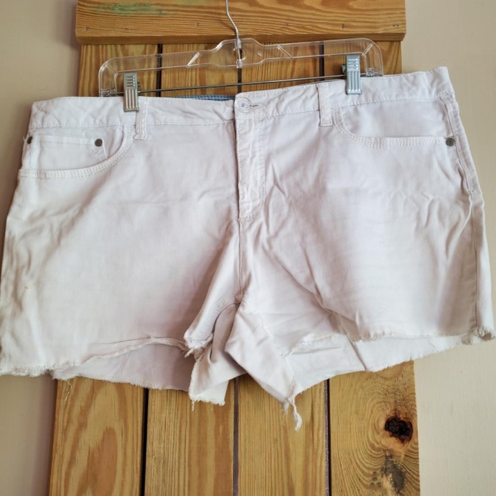 Faded Glory white shorts.